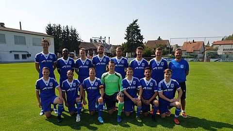 hinten von links: Jonas Frischholz, Aliuciese Mohammed, Christian Hausknecht, Lucas Schuppe, Marco Utz, Dominik Horst, Julian Tilgen, Trainer Florian Pommer
vorne von links: Fabian Meyer, Mohammad Hahseminsab, Tobias Tischler, Lukas Baumer, Martin Bleisteiner, Mohamad Al Awad Abu Daif, Alexander Nahlik
