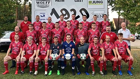 hintere Reihe (v.l.):
Mannschaftsverantwortlicher Stefan Vogt, Kevin Utzt, Manuel Schmidt, Colin Terno, Denny Klinkmüller, Nico Wittwer, Ronny Laurenat, Sebastian Blümel

mittlere Reihe (v.l.):
Trainer Toni Kasper, Florian Battermann, Richard Prinz, Fabian Kunert, Tobias Hoffmann, Marco Pötzsch, Lukas Hennig, Trainer Ingo Band, Trikotsponsor Christian Balke

vordere Reihe (v.l.):
Maik Döring, Hannes Stephan, Jonas Schmidt, Eric Fraundörfer, Tobias Schulz, Karsten Mummert, Mathias Zielke, Karsten Tzschiesche, Jannick Sauer (Jugend)

es fehlen:
René Graßmann, Thomas Grusenick, Robert Krüger, Jens Weichert, Johannes Stehr, Jacob Deger