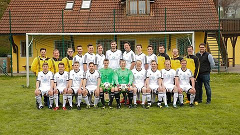 Hintere Reihe (v.l.n.r.): Armin Meier, Andreas Paulus, Korbinian Dobmeier, Florian Mandlinger, Michael Heß, Markus Meyer, Markus Fromm, Tobias Mirbeth, Jonathan Gabler, Maxi Jerabek, Steffen Drechsel, Tobias Obergrießer, Dominik Laßmann, Florian Meyer
Vordere Reihe (v.l.n.r.): Michael Schmid, Michael Hölzl, Tobias Brunner, Andreas Kohlmeier, Marvin Schmid, Florian Tschischke, Fabian Paulus, Markus Dinauer, Dominik Kirsch, Stefan Reil