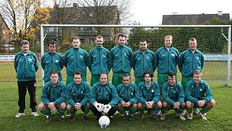 h. v. l.
Helmut Pouwels, Uwe Pilkmann, Stefan Lommen, Marcel Ermers, Marcel Schöndeling, Mustafa Sürün, Michael Koch, Stephan Astforth
v. v. l.
Markus Veltkamp, Michael Schöndeling, Daniel Rönninger, Robert Radecke, Ulf Schönell, Sascha Fehlemann, Sebastian Veltkamp
es fehlen:
Sebastian Rosenboom, Mario Schwienheer