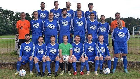 Unten v.l. Zalaru, Thull, Vogel, Kachel, Wiesner, Krämer, Helget
Mitte v.l. Trainer Lang, Schmidt, Kuhn, Schott, Haungs, Herus, Fuchs, Stumpf, Al Masalma
Hinten v. l. Mahboub, Wachter, Schmitt, Kohl, Glück