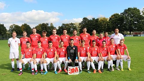 H.v.l.n.r.: Michael Gänsbauer, Max Knödel, Max Ast, Luigi, Patrick Bogun, Felix Engler, Alexander Knödel, Fathi Balli, Mario Santaniello, Dietmar Göbel, Emre Celenk, Hysni Latifi
V.v.l.n.r.: Muhammed Panzehir, Erik Schneider, Thomas Loibl, Marc Ottmar, Faruk Simsek, Tim Rieger, Gabi Contrabona, Ricardo Neves, Diogo Costa, Markus Schäfer