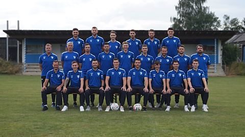 Vorne v. Links: Matthias Berger, André Pfohmann, Silviu Stolnicu, Leon Reimann, Rolf Berger, Alexander Schiegg, Dennis Gräbel, Linus Dreier
Mitte v. Links: Bernhard Scherer (Trainer), Erich Rindle (TW-Trainer), Paul Friedl, Heiko Notz, Pascal Pfohmann, Tm Güthler, Kai Waibel, Julian Reimann, Rainer Berger (AL)
Hinten v. Links: Klaus Gawaz, Fabian Schropp, Johannes Hempfer, Istvan Dervarics, Marcel Beging, Jonas Tanner