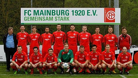 unten v.l.n.r.: Sebastian Bolling, Dominik Hohmann, Maximilian Dichtl, Christian König, Martin Bogenrieder, Manuel Thoma, Stefan Arlt, Valentin Rosca - oben v.l.n.r.: Spielleiter Michael "Major" Reitmeier, Spielführer Thomas Hübner, Michael Sommerer, Andreas Kühnel, Fabian Schmid, Thomas Kraus, Daniel Stiglbauer, Thomas Schmidt, Ludwig Fellner, Reserve-Coach Christoph "Glen" Kurzyk - Foto: Martin Grasl (C)