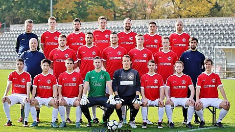 Hintere Reihe von links: Trainer Claas Wagner, Tobias Reuter, Torsten Parey, Max Sielaff, Marko Braovac, David Fernando Tiscareno Vizcarra, Matthias Semmler

Mittlere Reihe von links: Co-Trainer Ralf Roggan, Leon Storch, Sandro Piekarek, Felix Thiele, Paul Kölzow, Tobias Dachselt, Co-Trainer Fabio Corghi

Vordere Reihe von links: Farouk Yagouta, Khoar Tran Xuan, Georgie Georgiev, Christian Hinz, Steve Jarling, Danny Schulze, Manuel Swidersky, Paul Howe

Es fehlen: Roy Marvin Laumer, Dominik Held, Paul Hiller, Richard Grabicki