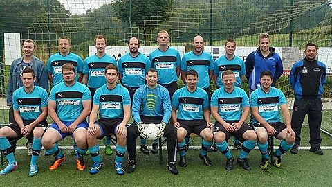 stehend v.l.:
Roman Töws, John Reinis, Simion Matz, Gregor von Pantzer, Maik Reinis, Stephan Scheidt, Thomas Schmidt, Betreuer Jonas Horst, Trainer Ralf Nahs
sitzend v.l.:
Michael Deitermann, Patrick Böhmer, Christian Weigandt, Kevin Frick, Christopher Löffelbein, David Neuhaus, Andreas Fehr
es fehlen:
Daniel Langel, Lukas Schrewe, Fabian Ziehsow, David Braun, Andreas Kopp, Daniel Tillmann, Benny Löffelbein