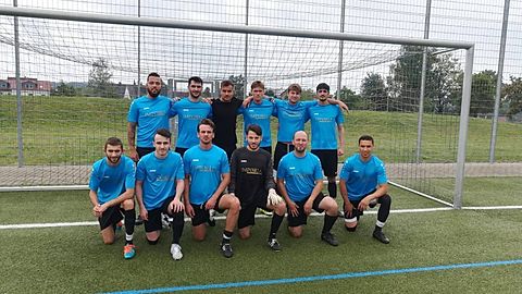 Hinten v. links
Philipp Kevin, Alexandru Vasile, Tatar Mihai-Valeriu, Schimanek Jochen, Schimanek Marian, Oymak Tayfun
Vorne v. links
Radu Marian-Horatiu, Haut Benjamin, Gashi Besfort, Büyükfirat Oguzhan, Pavlovic Momcilo, Päun Ionut