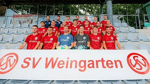 Hintere Reihe v.l.:Physiotherapeut Steven Lülf, Dustin Pfefferkorn, Robin Kny, Sercan Elmas, Christoph Vossler, Felix Margreiter
Mittlere Reihe v.l.: Jakob Ruchti, Dorian Bardhi, Manuel Störkle, Patrick Reder, Petar Susac
Vordere Reihe v.l.: Marcel Bachhofer, Joshua Stoll, Sebastian Segbers, Noah Majer, Malte Häußler, Lukas Margreiter
Es fehlen: Patrick Onuoha, Jan Gwozdz, Saikou Drammeh, Jannis Stoll