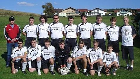 (hi. v.l.) Trainer Dieter Jungbauer, Martin Nagl, Max Höll, Günther Bruckmeier, Matthias Kagerl, Roman Wagner, Markus Hehberger, Roland Wimmer, Trainer Florian Burgstaller
(vo. v.l.) Fabian Gelhart, Klaus Kramer, Karlheinz Winklbauer, Manuel Ziermaier, Benjamin Nagl, Michael Felkl, Andreas Lindinger