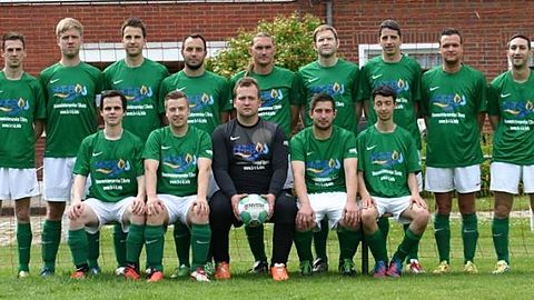 Hinten: Spielertrainer Christopher Dorsch, Marcel van Deyk, Sebastian Hoeft, Sören Voß, Robert Kiefer, Olaf Bücker, Dennis Baars, Mike Freudenreich, Yamin Djouah .
Vorne: Sebastian Spaan, Julian Pleger, Denis Wuschke, Daniel Recker, Andreas Fidorra.
Auf dem Bild fehlen: Niclas Freudenreich, Markus Bücker, Christian Karaula, Stefan Pott, Paul Wanke, Florian Engel.