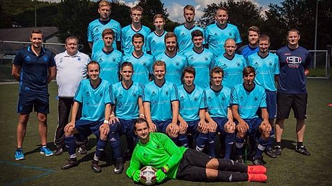 TuS Kader 2017/2018
(Urlaubsbedingt fehlen einige Spieler. Aktualisierung folgt)