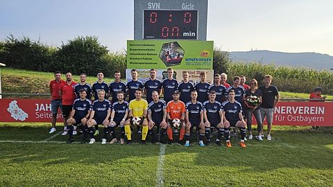 (Hinten v. links nach rechts) Vorstand Gierstl Christopher, Abteilungsleiter Uli Aschenbrenner, Schamberger Michael, Adam Sokol, Pohmer Roland, Schreiner Johannes, Geiger Michael, Geiger Sandro, Mauerer Samuel, Schamberger Alex, Fischer Matthias, Trainer Weber Ralph, Spielender Co-Trainer Schamberger Ronald, Spielertrainer Schamberger Florian, Trikotsponsoren Frau und Herr Wollinger
(Vorne v. links nach rechts) Breu Florian, Wanninger Stefan, Fleig Maximilian, Werner Alfred, Mühlbauer Kevin, Aschenbrenner Karl, Wollinger Luis, Weber Mario, Wess Christian (C)
