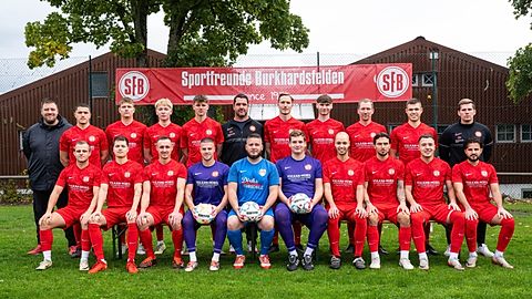 Hintere Reihe von links: Kai Gerhard (Physio), Nicholas Lange, Nico Pfeiffer, Jonathan Möbus, Marlon Parr, Matthias Döring (Sportl. Leiter), Colin Becker, Luke Kessler, Björn Hofmann, Marian Hild, Torben Scheld (Trainer)
Vordere Reihe von links: Lucas Rösler, Lorenz Klaus, Julian Horst, Fabian Döpfer, Fabian Gilinger, Tim Schmidt, Justin Raith, Oliver Dzierzewski, Albin Dzemaili, Arman Parise
Es fehlen: Abdesslam Sradni, Sielas Foglia, Andre Stumpf, Dennis Würfel, Ruben Feldmann