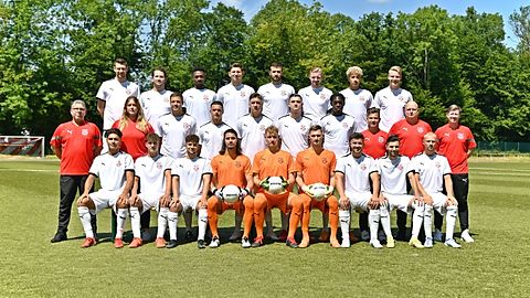 Oben von links nach rechts: Frederic Lühr, Jonas Schneider, Henock Manata, Samuel Derkum, Oliver Krizanovic, Robin Rehmes, Pablo Silva, Viktor Buadenbacher
Mitte von links nach rechts: sportl. Leiter Peter Jansen, Physio Alexa Müller, Benjamin Cansiz, Dino Salkovic, Nico Korpilla, Sebastian Schröder, Kevin Momayi, Co-Trainer Marius Korpilla, Co-Trainer Stefan Jäger, Trainer Marc Bach
Unten von links nach rechts: Denis Arslan, Nik Niewalda, Lucian Paciello, Stefan Kroon, Nils Ole Engels, Murad Popov, Sebastian Jansen, Antonio Zupo, Niklas Stolle
Es fehlen: Co-Trainer Marco Wiemann, TW-Trainer Ugurcan Barut, Eliot Cakolli, Nico Tepel, Tasso Kostikidis