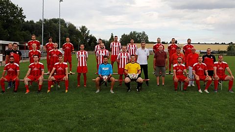 

vordere Reihe von Links: Yilmaz Can, Max Gebhardt, Manuel Möbius, Rico Horsinka, Kai Dehnel, Timo Grittmann, Fabian Müller, Tobias Schellenberger
	
mittlere Reihe von Links: Mathias Czemmel (Sportlicher-Leiter), Jan Best, Samuel Kaya, Uwe Bartz, Sven Fischer, Vladimir Ungefug, Michael Echtenacher (2. Vorstand), Jürgen Schellenberger (1.Vorstand), Harry Stürner (Spielausschuss-Vorsitzender), Josef Kaya (Sponsor), Hubert Schacherl (Cheftrainer)

hintere Reihe von Links: Manfred Meißner (Schriftführer), Stefan Fischer, Finn Hartmann, Volkan Metin, Thomas Bentz, Uli Bartz, Benjamin Aktan, Robin Grittmann, Marius Schacherl (Spielertrainer), Challou Mirzah

Es fehlen: Christoph Izgi, Vitantonio Dessi, Josuar Bellanave, Daniel da Silva Oliveira, Raphael Freier, Leonid Griogrovskiy, Thomas Gabriel
