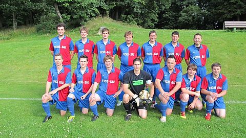 Hintere Reihe v.l.: Doninik Müller, Max Fuchshuber, Sebastian Fuchshuber, Erhard Auburger, Tobias Lehnerer, Heinz Hofbauer, Christian Fuchs
Vordere Reihe v.l.: Stefan Schubert, Steve Teichert, Peter Reisser, Gerhard Hofmann, Markus Auburger, Robert Fischer, Matthias Fellner