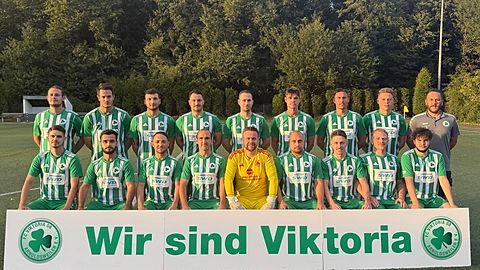 Obere Reihe von Links nach Rechts: Kevin Roßbroich, Benedikt Scheer, Marvin Leuchs, Mike Paschke, Leon Wiesen, Dennis Czolkos, Michael Rühlemann, Arne Laven, Daniel Niemeier Untere Reihe von Links nach Rechts: Florent Fejzullahu, Ali Al-Kaki, Mario Dubis, Luca Martini, Marco Niemeier, Max Kreitz, Luca Werner, Dennis Sistig, Nico Fuchs Es fehlen: Kai Schiffer, Mario Broggini, Marc Hechel, Felix Warschewski, Nico Meuser, Max Schorn, Calvin Jäschke