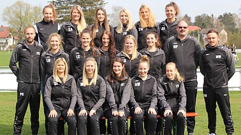 Oben: Lena Gerpheide, Simone Augustin, Verena Walter, Kathrin Neumeier, Sabrina Weiß, Sandra Berger
Mitte: Philipp Schmieder (Trainer), Lena Ulrich, Lisa Colditz, Isabell Kirchberger, Carina Bradl, Lara Stieglitz, Hans-Peter Naß (Torwart-Trainer und Betreuer), Matthias Wörle (Trainer) 
Unten: Sarah Fridgen, Marina Neumeier, Nina Trauner, Anna Wagner, Teresa Sausenthaler 

Es fehlen: Lea Bayer, Barbara Plura, Anita Eder, Christina Weiß, Lydia Miller, Elisa Morgenroth, Carolin Kohler