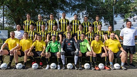 Smela, D.Kast, Breuschgens, Kalwa, Bösel, Schymura, Meier
Benten, Brands, Miebach, Schneider, Urbanski, Zbrozek, Bittner, R.Kast, Flock
Dick, Schmitz, Meinhard, Richters, S.Kast, Campolo, Schäfer, Filla, Bürling