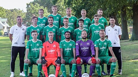 u.v.re.: Joel Landrath, Leo Brandenburg, David Schabbing, Christian Rudolph, Tim Abramsen,
m.v.re: Trainer Michael Brand, Robin Hörmann, Lennart Albers, Steffen Westermann, Jakob Buddenbohm, Jannis Lüken, Co-Trainer Andreas Höne,
o.v.re: Joel Hawighorst, Fabian Bartholomäus, Sebastian Staas, Hendrik Nordiek, Markus Lange,

es fehlen: Nils Hannker, Oliver Hemken to Krax, Simon Igelmann, Kevin Klarowitz, Dennis Krone, Paul Massmann, Ruben Ventura, Ole Klassen, Jonas Niermann,