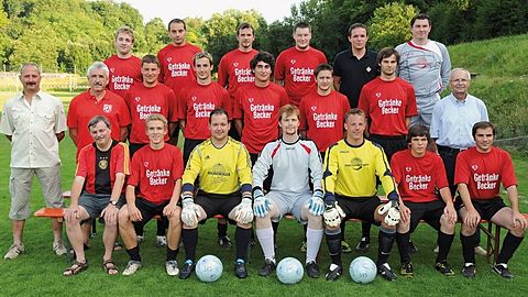 Hinten v.l.: Kircher B., Bauer, Bergmann, Englert, Bauhardt (Betr.), Scheuermann.
Mitte v.l.: Reichert (2. Vors.), Schäfer (stellv. Abtl.-L.), Becker, Köbler, Egolf, Painer, Seyboth, Zachow (1. Vors.).
Vorne v.l.: Kühner (SpA-Vors.), Lange, Müller, Gutte, Dick, Schelski, Bopp (Betr.).     Foto: Herrmann