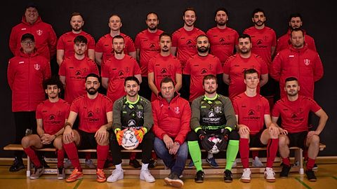 obere Reihe: Thomas Hartmann, Tim Pelzer, Con Dambier, Bruno Mendes, Marc Pelzer, Khalek Bazda, Patrick Hinsch, Ricardo Ribeiro

mittlere Reihe: Kalle Hartmann, Martin Deutsch, Basti Winter, Amin El Aouady, Firat Bagkan, Abdel Bazda, Freddy Ziburske

untere Reihe: Ariba, Dennis Gasoyan, Sahin Baday, Uwe Kirstein, David Blome, Philipp Rogaczewski, Lucas Ribeiro

immer von Links nach Rechts