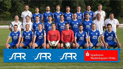 Oben: Trainer Holger Götz, Julian Eros, Burim Sadriu, Benjamin Sußbauer, Martin Abraham, Matthias Allmeier, Hasan Aytac, Temmanager Manuel Wimmer

Mitte: Sportlicher Leiter Konrad Johann, Betreuer Hans Jordan, Tobias Blacha, Rinos Bajraktari, Florian Büchner, Andreas Eglseder, Spielertrainer Marco Kenneder, Vorstand Reinhard Otto, Torwarttrainer Thomas Auer

Unten: Dennis Ruhstorfer, Moritz Mittermeier, Stephan Liefke, Thomas Kerscher, Julian Schwägerl, Simon Käufl, Tobias Johann, Onur Ünce

Es fehlen: Ralph Bischoff, Julian Kehl, Alexander Hofner, Florian Mühlbauer, Betreuer Alois Geigenberger