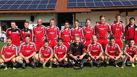 stehend: Teamchef Stefan Buchner, Captain Chris "Becks" Brandl, Markus "Champ" Priglmeier, Klaus "Giacomo" Weichslgartner, Marcello Dragos, Andi Johannes, Stefan "Breite" Breiteneicher, Florian Huber, Fabi Zehentbauer, Co-Trainer Rainer "Rocky" Eberl;
knieend: HP Hadersdorfer, Michael "Massos" Maskos, Matthias Maier, Armin Buck, TW Paul Weichslgartner, Richy Zehentbauer, Max Klingl, Mario Haslbeck