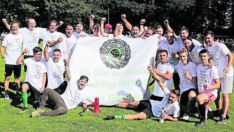 Aufstiegsfoto Sparta Gerderath
 von links nach rechts stehend:
Bernd Nief, Pascal Wilms, Philipp Wilms, Robin Bannert, Lars Blanik, Daniel Wozniak, Christian Schmitz, David Wozniak, Nuri Yagacibulut, Basti Risters, Sven Heimhalt, Marco Bausch, Patrick Knorrn, Lewis Holtby, Tobi Lieck
Von links nach rechts kniend:
Moritz Palenga, Engin Sentürk, Josh Holtby, Sven Jansen, Mo Navased, Dominik Lehmann, Alex Bonsels