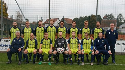 Spielertrainer Christian Ringler, Thomas Kohl, Marco Wöhrl, Nicolas Bauer, Fabian Friedl, Max Zerreis, Thomas Hofmann, Markus Schnäffner, Spielleiter Ralf Tetzeli von Rosador (Stehend, v.l.n.r.). Betreuer Siegfried Sattler, Lukas Knappik, Julian Schäffner, Stefan Sattler, Paul Gropp, Silas Looshorn, Daniel Meier (sitzend, v.l.n.r.).

Stand: Sonntag, 17. Oktober 2021, 13.45 Uhr.