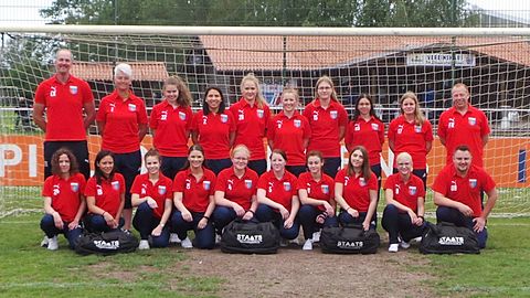 obere Reihe v.l.n.r.: Christian Käsehagen, Gerlinde Hasselbusch, Kristin Michaelsen, Celina Stock, Ellen Hartwich, Vanessa Ihm, Sina Blanck, Frank Reher. untere Reihe v.l.n.r.: Janina Neumann, Maricel Muuß-Göringer, Jessica Michaelsen, Sarah Umbach, Lara Müller, Natascha Ihm, Jacqueline Megerlin, Simona Horeis, Jessica Michaelsen und Oliver Bethke.