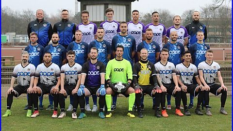 Obere Reihe : Thomas Schröter, Co-Trainer Oliver Petzold, Julien Schmitz, Dennis Weyandt, Aiyoub Andichten, Phillip Smith, Patrick Schröter, Trainer Mehmet Özer
Mitte: Dustin Wölke, Tim Wiederhold, Robin Schiel, Ivan Franijc, Niklas Franzen, Kevin Öllers, Michele Mastrolonardo, Jan Harmuth
Untere Reihe : Sergio Pinto Cruz, Mohammed Mharchi, Sascha Hoffmann, Ewald Zblewski, Omar Allouch, Sascha Crincoli, Ramón Brünglinghaus, Marian Stejaru, Tim Renz