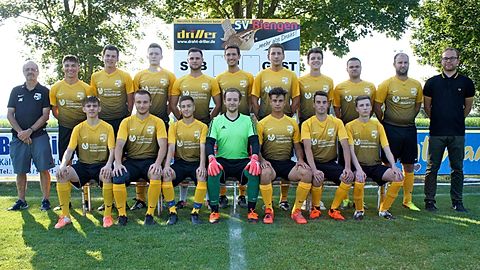 Hintere Reihe (v.l.): Jonny Köpfler (Trainer), Hannes Ablaß, Moritz Mayer, Thomas Bürkle, Alexander Großmann, Nicolas Fuchs, Andreas Jaufmann, Benjamin Mayer, Jens Kiesl, Andreas Otter, Niclas Blattmann (Vorstand Sport)
Vordere Reihe (v.l.): Albion Bojaj, Jakob Duftschmid, Raphael Ludwig, Fabian Salvamoser, Giuliano La Spina, Marvin Hellstern, Elias Schmidt