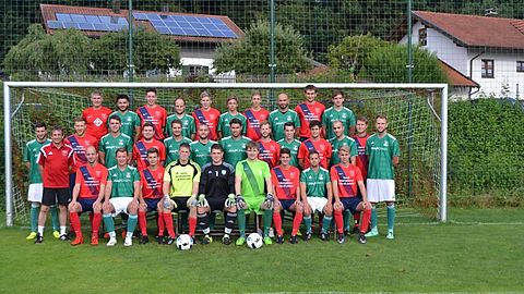 O.v.l.n.r: Co-Trainer 1. Mannschaft Habbe Falterer, Demir Danyal, Stadler Maxi, Trainer 2.Mannschaft Schuster Markus, Brandl Thomas, Bock Tobias, Brandl Christopher, Steffan Christian, Linner Michael, Stockhammer Alexander;
M.v.l.n.r: Schleid Stefan, Trainer 1. Mannschaft Wohlrab Stefan, Berndlmeier Alexander, Huber Markus, Schachner Maxi, Feigl Florian, Gabriel Fabian, Kapitän 2. Mannschaft Sommerauer Michael, Würzinger Karl, Zährl Christian, Friedrich Sebastian, Sinzinger Michael, Kapitän 1.Mannschaft Köhler Stefan, Weber Philipp;
U.v.l.n.r: Weber Sebastian, Schönhuber Maxi, Sinzinger Seppi, Hausner Sebastian, Stockhammer Tobias, Illguth Marcus, Sinzinger Jonas, Unterhofer Tobias, Fischbacher Simon.