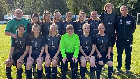 oben vlnr: Trainer Helmut Rath, Isabella Schuster, Gioia Derscheid, Caroline Braun, Nina Mandelkow, Zoe Bath, Meike Müller, Co-Trainer Udo Nierstenhöfer                          
unten vlnr: Franziska Hempel, Patricia Hertlein, Kira Scholl, Lea Neukirchen, Lea Schröder, Jessica Bönisch