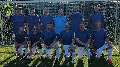 stehend (v. l. n. r.) Steffen Noack, Maik Jachmann, Thomas Rock, Arne Wiener, Jean Pierre Kunstmann, Peter Günther
kniend (v. l. n. r.) Wolf Dieter Priemel, Jens Krause, Michael Twarroschk, Mathias Weikert, Roland Kleiner, Mike Michalski