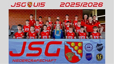 U15 – Saison 25/26
hinten vlnr: Elias van Wieren (Co-Trainer), Lukas Tsap, Robin Scholten, Joe Slikkers, Cas Gaiser, Maxi Knuth, Helmut Schoemaker(TW-Trainer), Jürgen Gosink (Trainer)
Mitte vlnr: Felix Lübben, Fabian Stroeve, Lieven Lambers, Jesper Boll, Daan Olthof, Marlon Nofftz, Hartmut Beerlink (Trainer)
Vorne vlnr: Lukas Westhuis, Janik Detert, Enno Breman, Anouk Suppa, Emil Hinderink, Jona Loehrke, Dario Snippert.
Es fehlt: Rudi Boukamp (Betreuer)