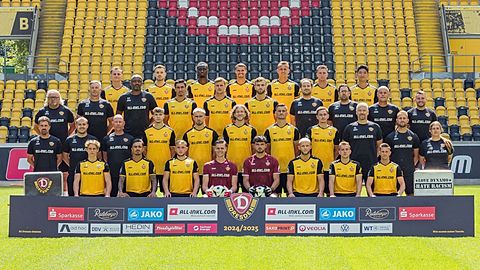 4. Reihe (v.l.): Jakob Lemmer ( 10), Tom Zimmerschied ( 22), Dennis Duah ( 4), Philip Heise ( 16), Lukas Boeder ( 29), Robin Meißner ( 21), Kyu-Hyun Park ( 2) 3. Reihe (v.l.): Heiko Scholz (Co-Trainer), Matthias Grahe (Athletik- und Konditionstrainer), David Yelldell (Torwarttrainer), Claudio Kammerknecht ( 15), Christoph Daferner ( 33), Lars Bünning ( 23), Dr. med. Michael Bata (Mannschaftsarzt), Jose Portela (Sportwissenschaftler), Tom Teichert-Tölg (Zeugwart), Justin Löwe (Teammanager) 2. Reihe (v.l.): Thomas Stamm (Cheftrainer), Valentin Vochatzer (Co-Trainer), Manuel Klökler (Co-Trainer), Paul Lehmann ( 14), David Kubatta ( 39), Vinko Sapina ( 5), Stefan Kutschke ( 30), Aljaz Casar ( 17), Henrik Lange (Leiter Physiotherapie), Tony Fischer (Physiotherapeut), Laura Seifert (Physiotherapeutin) 1. Reihe (v.l.): Jonas Oehmichen ( 25), Oliver Batista Meier ( 7), Tony Menzel ( 24), Daniel Mesenhöler ( 37), Tim Schreiber ( 1), Tom Berger ( 6), Niklas Hauptmann ( 27), Jan-Hendrik Marx ( 26