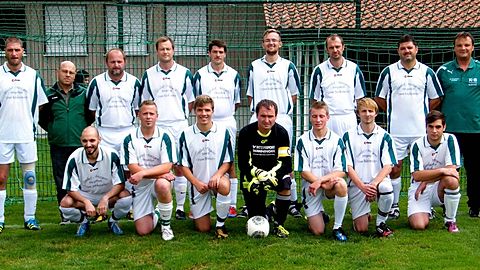 Hintere Reihe stehend von links nach rechts: Spielertrainer Martin Dendorfer, Franz Dendorfer, Martin Burkhardt, Andreas Mayer, Manuel Lottner, Marcus Peintinger, Daniel Holzer, Stefan Dendorfer, 1. Abteilungsleiter Andreas Schmatz

Vordere Reihe knieend von links nach rechts: Mert Vatansever, Florian Steinbauer, Martin Mennel, Manfred Ebner, Viktor Brandl, Fabian Heubl, Kilian Gruber