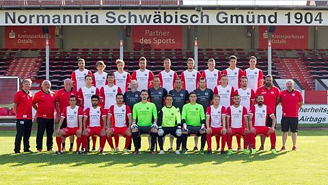 Hinten v. li.: Atilla Acioglu, Fabian Kolb, Pascal Werba, Gioacchino Colletti, Visar Mustafa, Felix Bauer, Simon Knecht, Fabian Kianpour, Marcel Funk.

Mitte v. li.: Karl-Heinz Knab (Koordinator VL), Claus-Jörg Krischke (Spielleiter), Berny Dangelmaier (Betreuer), Jannis Widmann, Gabriel Simion, Fred Eberle (Athletik-Trainer), Beniamino Molinari (Trainer), Veselko Karacic (Co-Trainer), Matze Gruca (Torspieler-Trainer), Veljko Milojkovic, Manoj Chamakala (Physio), Ralf Nagel (Betreuer).

Vorne v. li.: Giuseppe Catizone, Efendi Erol, Patrick Lämmle, Konstantin Kühnle, Yannick Ellermann, Dominik Schlipf, Patrick Krätschmer, Marvin Gnaase, Marius Nuding