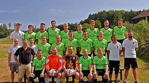 Obere Reihe: Julian Rach, Jonas Häussermann, Daniel Eichkorn, Simon Brunner, Christian Zeising, Max Spitznagel, Domenick Da Rugna, Julian Schauließ, Oliver Brugger
Mittlere Reihe: Cedric Rütschlin, Sponsor Matthias Häussermann, Marcel Maier, Axel Henke, Alexander Gas, Felix Zemp, Fabian Zemp, Benedikt Winter, Manuel Maier, Stephan Grau
Vordere Reihe: Simon Häussermann, Matthias Wenk, Tobias Zipfel, Dominik Fröbel, Stefan Trefzer