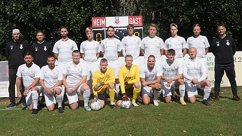 Hintere Reihe: Betreuer Denny Fleck, Christopher Bothe, Riccardo Koppe, Hannes Haake, Mathias Rasenberger, Anton Trommer, Max Quosdorf, Lennart Heßler, Oliver Wildgrube, Trainer Steffen Güldner.
Vordere Reihe: Maik Tschirner, Dominik Pridöhl, Tim Günther, Ole Wehde, Christian Bohn, Martin Schmidtke, Louis Fischer, Stephan Examitzki.
Es fehlen: Martin Hahn, Martin Kurz, Klemens Heßler.