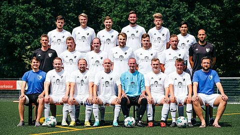 Hintere Reihe von links: Erik Fleer, Yannik Goczoll, Thomas Wegele, Frederic Bonin, Dennis Mahne, Ufuk Karakilic
Mittlere Reihe von links: Björn Gutsfeld (Trainer), Damian Moritz, Peter Gollasch, Deniz Özcanli, Sascha Kohring, Kevin Striese, Justus Pfeiler (spielender Co-Trainer)
Vordere Reihe von links: Marcel Staarman, Nils Diekmann, Patrick Sackschewsky, Sebastian Kuc, Manuel Bürger, Lucas Kerkhoff, Dominic Diembeck, Thorben Weisbecker
Es fehlen: Julian Plagemann, Jan-Dominik Neubert, Tim Grabbe, Christian Friesen, Christoph Baier, Valentin Geiger, Joshua Lutz