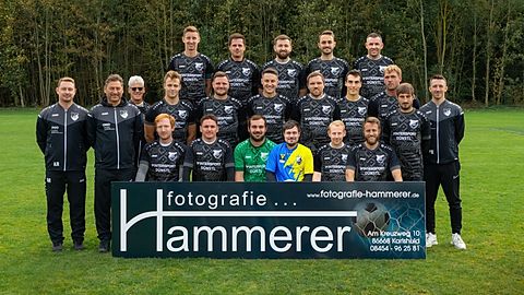oben v.l. Alexander Babic, Simon Wäcker, Mirsad Nezirovic, Markus Andruschek, Xhemajl Halili
mitte v.l. Alexander Rössler (1. Abteilungsleiter Fußball), Wolfgang Mandlmeier (Vorstand Sport), Friedrich Höche (Mannschaftsarzt), Jabok Moosheimer, Michael Mandlmeier (2. Abteilungsleiter Fußball), Matthias Iwanow, Maximilian Kerner, Stefan Vogelsang, Markus Imrich, Andreas Krammer, Philipp König (Trainer)
sitzend v.l. Jürgen Kreller, Marc Strasser (Trainer), Sebastian Huber, Tom Rösler, Daniel Kreller, Michael Gross