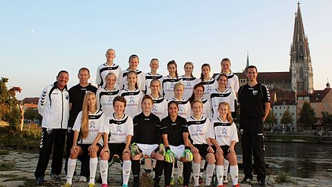 Hintere Reihe von links: Trixi Schmitt, Astrid Zirkelbach, Julia Claus, Sofia Zimmerer, Sofia Knoblich, Alexandra Erlwein, Jaqueline Schüler.

Mittlere Reihe von links: Günter Speck (TW-Trainer), Klaus Knoblich (Trainer), Theresia Hellerbrand, Anna-Sophia Kopernik, Veronika Leibl, Carina Halbauer, Jessie Gamez, Eva Brem (SC Regensburg II), Wolfgang Beier (Trainer).

Vordere Reihe von links: Angelika Wolff (pausiert), Antonia Dietl, Katja Hubeny, Ceren Göksu, Katharina Markl, Felicitas Weng.

Fehlend: Lisa Beer, Selina Urban, Michael Weng (Teammanager)