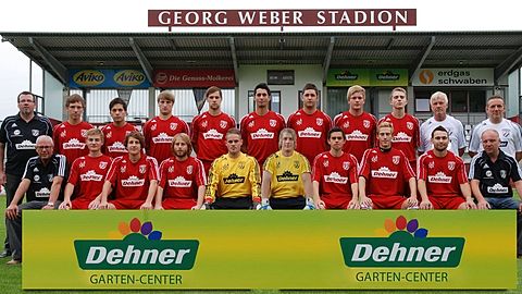 Hinten von links: Vereinsvorstand Martin Kollmann, Matthias Kefer, Daniel Meyer, Nico Schröttle, Phillip Dinkelmeier, Volkan Yurdabak, Marco Weigl, Stefan Daferner, Johannes Heckel, Co-Trainer Robert Leinfelder und Trainer Jens Meckert;
Vorne von links: Finanzleiter Anton Haid, Sebastian Schroll, Marco Friedl, Alber Flak, Tobias Gerner, Marco Kühling, Alexander Käa, Mathias Heckel, Günther Petrov und Sportlicher Leiter Günther Reichherzer.
