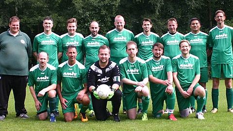 Hinten: M. Mitsotakis, C. Vitale, S. Pohle, M. Osman, L. Heger, C. Karaula, J. Kerl, Dario, F. Engel
Vorne: M. Mayer, C. Pohle, D. Wunschke, J. Mensing, D. Recker, O. Bücker
Es fehlen: M. Bücker, M. Herrmann, A. Magiera, H. Osman, D. Kohne, A. Güven &amp; V. Melnikov