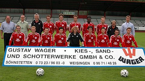 Hinten von links Abteilungsleiter Josef Glogger, stv. Abteilungsleiter Stephan Linder, Trainer Thomas Jahn, Martin Hartmann, Sportlicher Leiter Michael Unger, Peter Stegner, Rockson Packer, Alexander Bauer, Betreuer Roland Bauer, Sponsor Sven Wager; vorne von links: Johannes Stark, Andreas Joas, Spielleiter Christian Renner, Christoph Brink, Florian Benke, Raphael Herreiner, Fabian Brink, Matthias Güntner, Stephan Schwenkreis