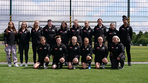 Damenmannschaft mit neuen Softshelljacken