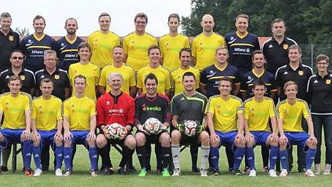 Hinten v.l.n.r : 2. Vorstand Kasper Stefan, Kobler Peter, Hasani Amir, Dechanstreiter Matthias, Schmidlkofer Markus, Haberger Christoph, Pielmeier Fabian, Golz Matthias, Trainer Blenninger Alfred
Mitte v.l.n.r : 1. Vorstand Meindl Ulrich, Co-Trainer Schmidt Thomas, Abteilungsleiter Wolf Horst, Rossa Matthias, Laube Sven, Meindl Michael, Obermeier Markus (c) , Meier Stefan, Koch Philipp, Diermeyer Christian, Betreuerin Schachtner Barbara, Kassier Schachtner Anton
Vorne v.l.n.r : Gruber Tobias, Eberl Josef, Obermeier Martin, Meter Dirk, Schmidlkofer Tobias, Krautner Daniel, Obermeier Michael (c), Eberl Manuel, Amann Daniel
Es fehlen die Neuzugänge Stefan Bertalantisch und Füßl Alexander